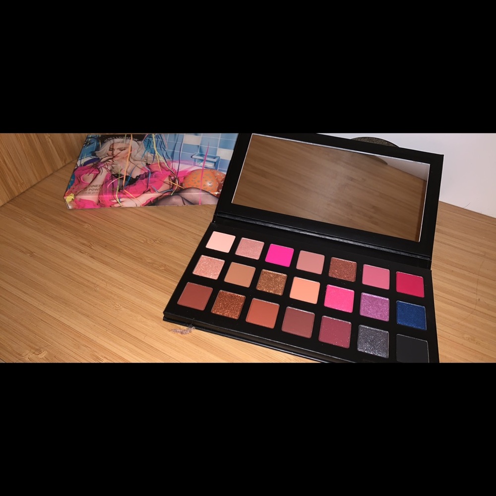 Kylie Cosmetics Sipping Pretty Palette